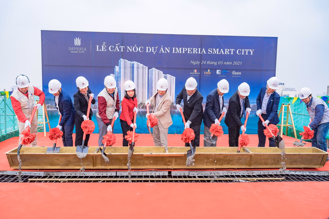 MIKGroup chính thức cất nóc phân khu 1 dự án Imperia Smart City ảnh 1