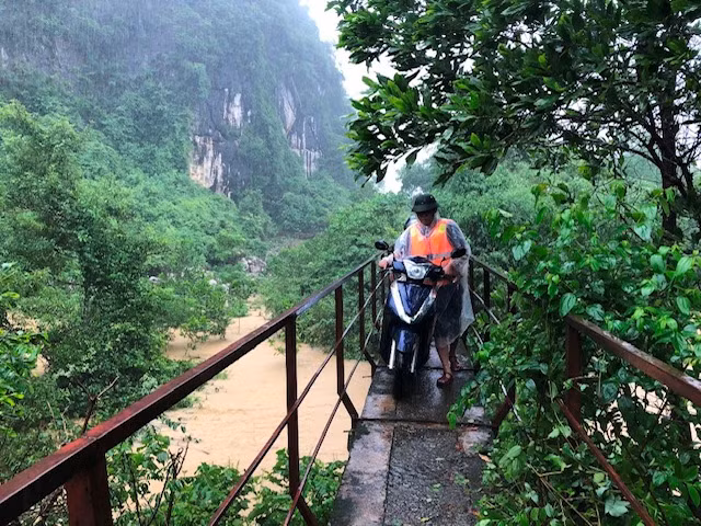 Quảng Bình: Nhiều nơi học sinh nghỉ học vì mưa lũ ảnh 2