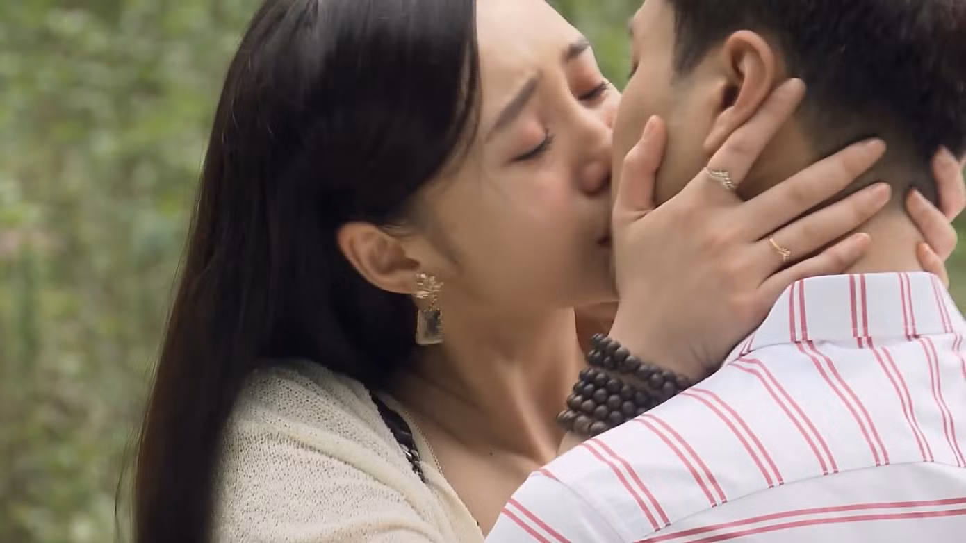 Chưa hết lận đận, ‘Ròm’ lại phải hoãn chiếu ảnh 4