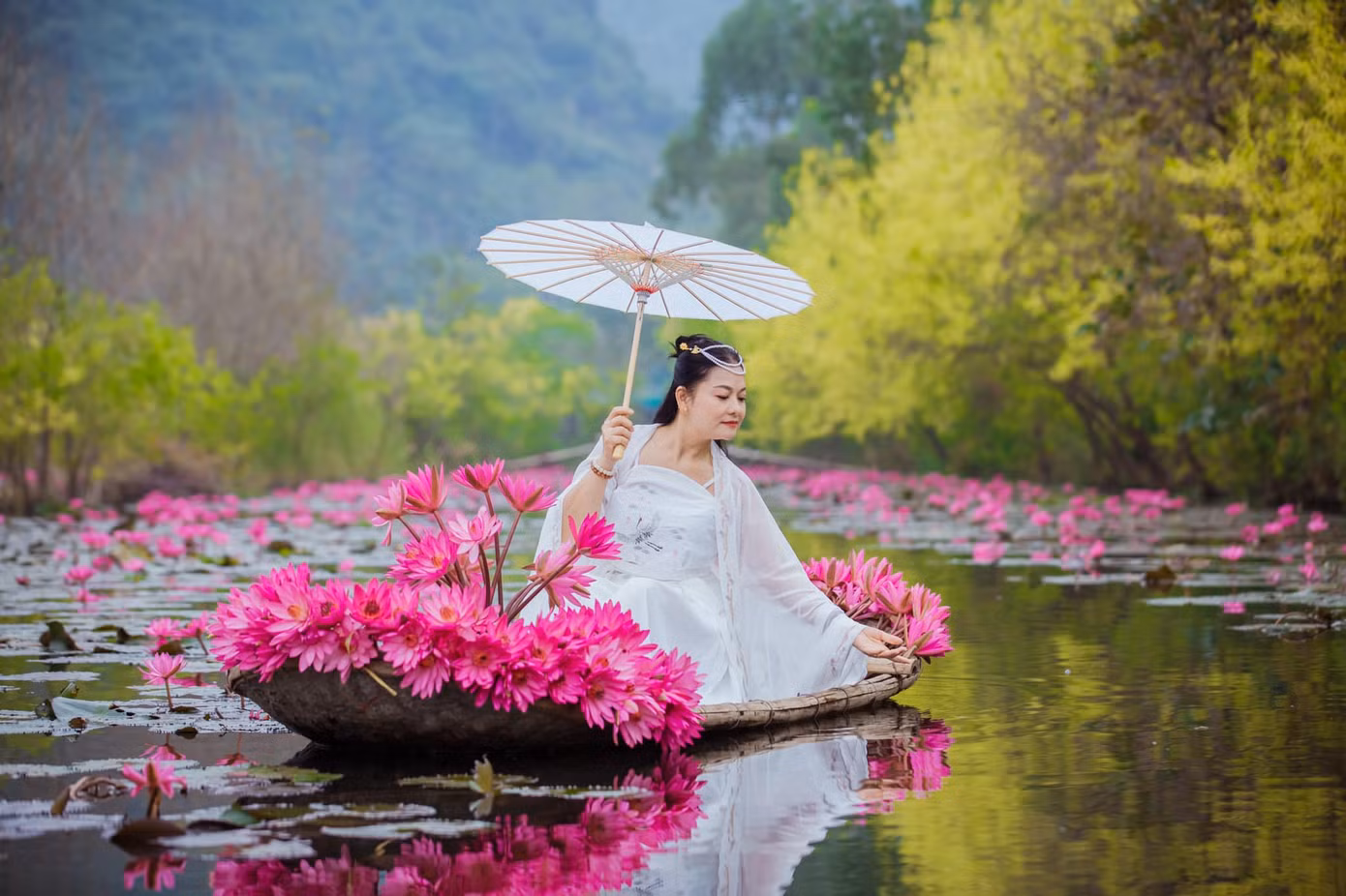 NSND Thu Quế hóa tiên nữ mộng mơ, trẻ trung đáng ngưỡng mộ ở tuổi 51 ảnh 2
