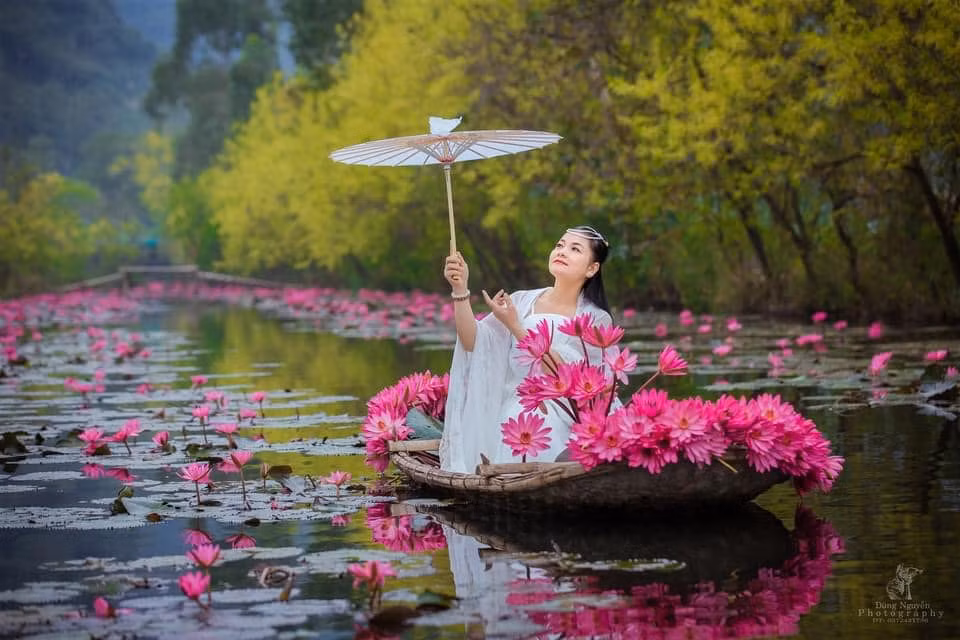 NSND Thu Quế hóa tiên nữ mộng mơ, trẻ trung đáng ngưỡng mộ ở tuổi 51 ảnh 1