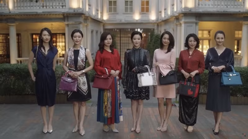 Chọn đồng phục váy trắng, 3 nữ chính “30 Chưa Phải Là Hết” xinh như nữ sinh trung học ảnh 10