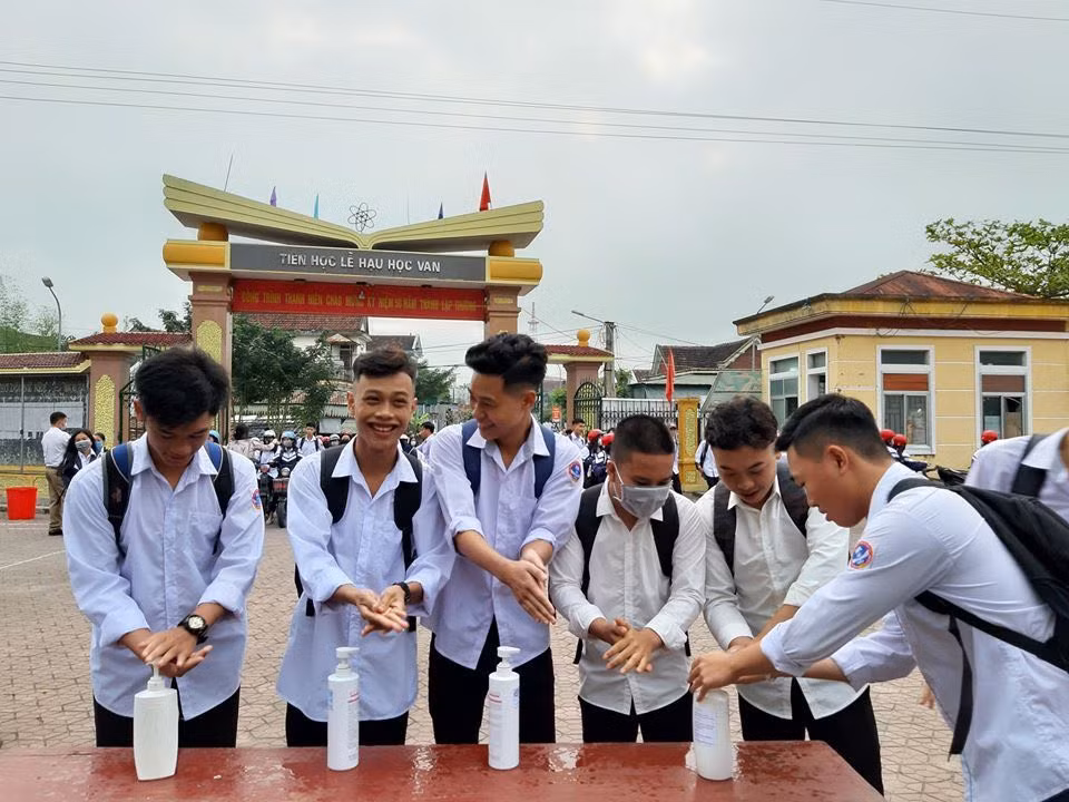 Vì sao ĐH Kinh tế quốc dân đổi kế hoạch, không tổ chức kỳ thi riêng ảnh 2