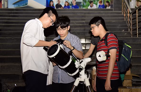 Giới trẻ thủ đô hào hứng khám phá vũ trụ ảnh 3