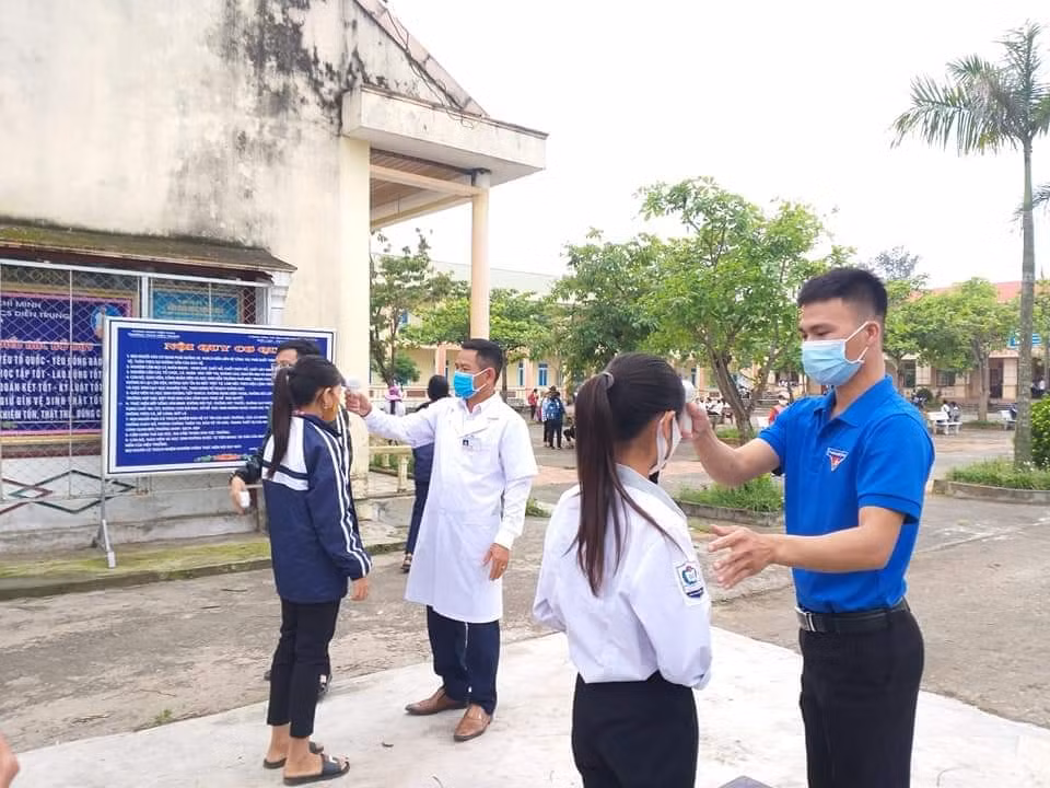 Tuyên dương nam sinh trả lại của rơi ảnh 2