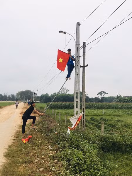 Cùng thanh niên Nghệ An 'Thắp sáng đường quê' ảnh 3