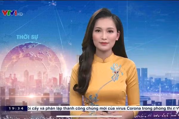 Tình cũ của 'bò mộng' Vieri mặc áo màu nude phản cảm, gây hiểu nhầm ảnh 17