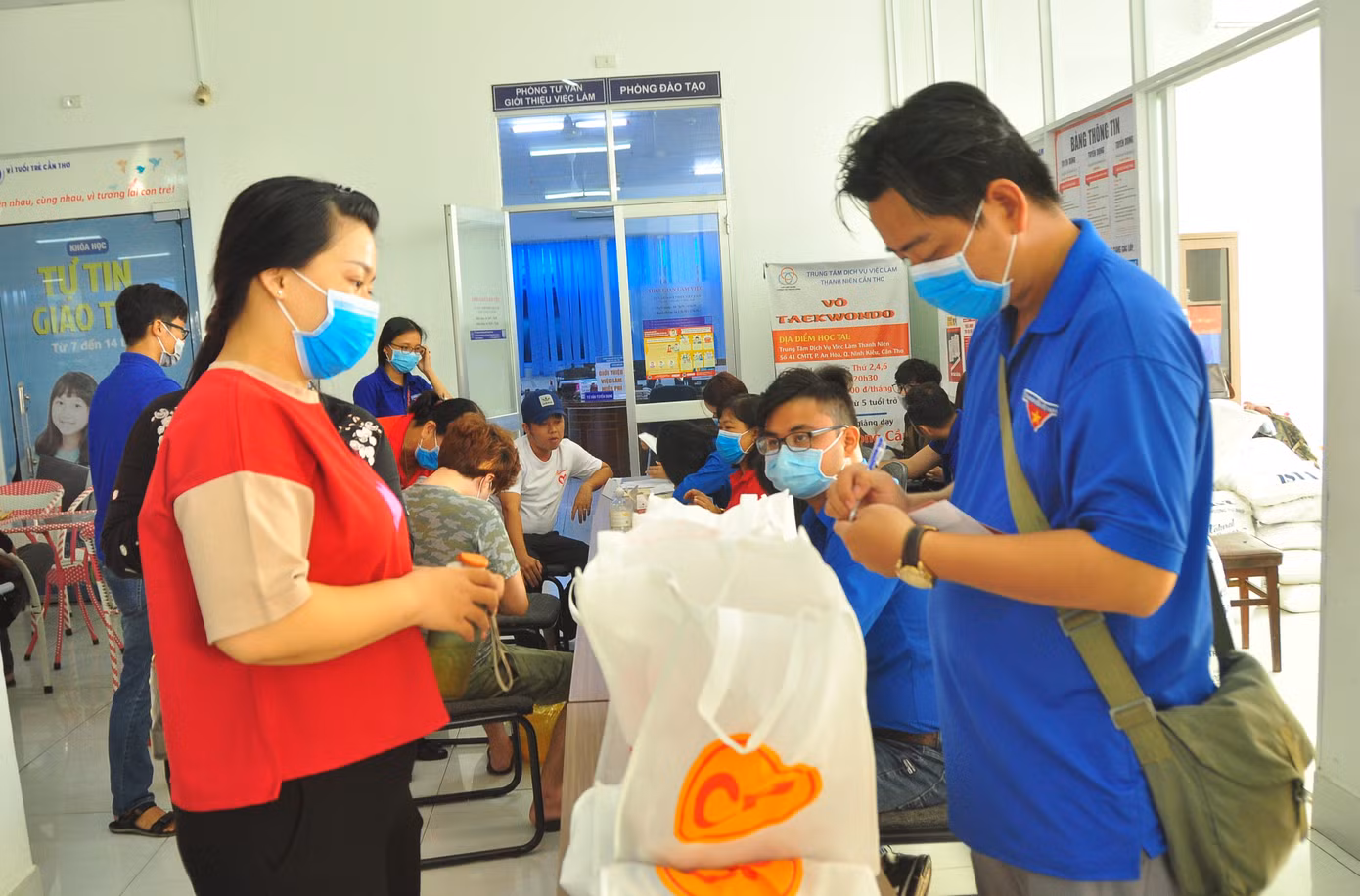 Hưởng ứng Chủ nhật Đỏ hiến máu cứu người tại Cần Thơ ảnh 4