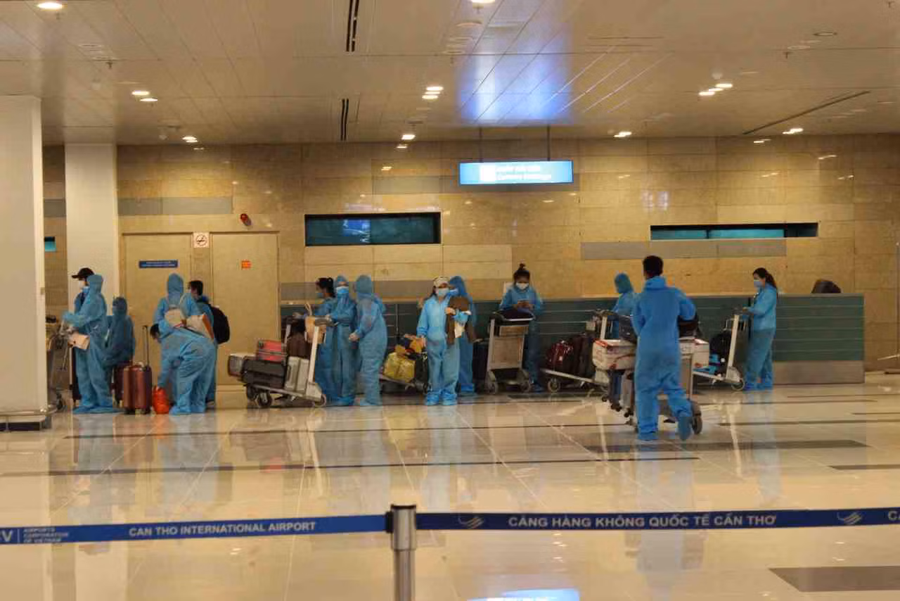 Đón và cách ly hơn 300 công dân về từ Malaysia ảnh 5