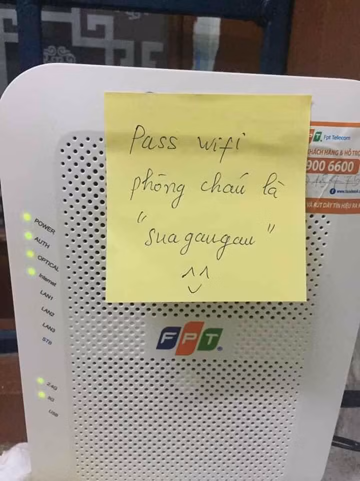 Lời nhắn của nữ sinh thức đến 2h giờ sáng dọn phòng cho người cách ly ảnh 1