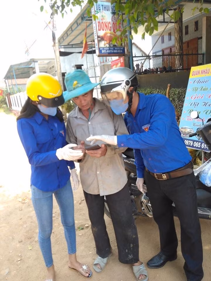 Bình Định: Đến từng ngõ, gõ từng nhà khai báo y tế ảnh 2