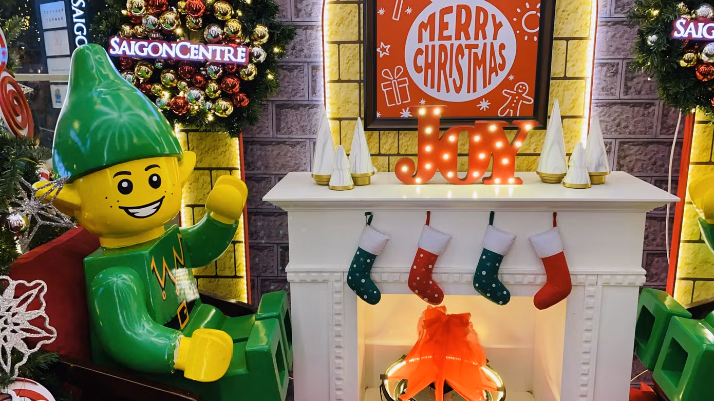 Người dân TPHCM rộn ràng đi chơi Noel sớm ảnh 13