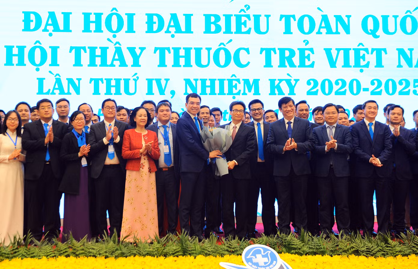 Mỗi thầy thuốc trẻ phải xem niềm tin của bệnh nhân làm mục tiêu phấn đấu ảnh 2