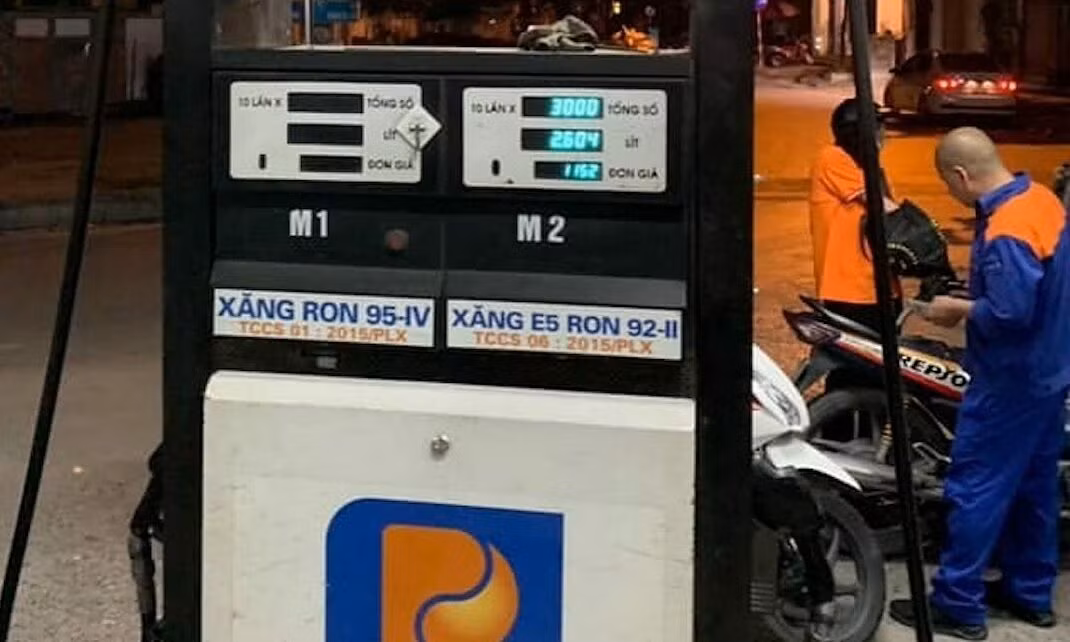 Giá xăng sẽ tăng mạnh trong ngày mai? ảnh 1
