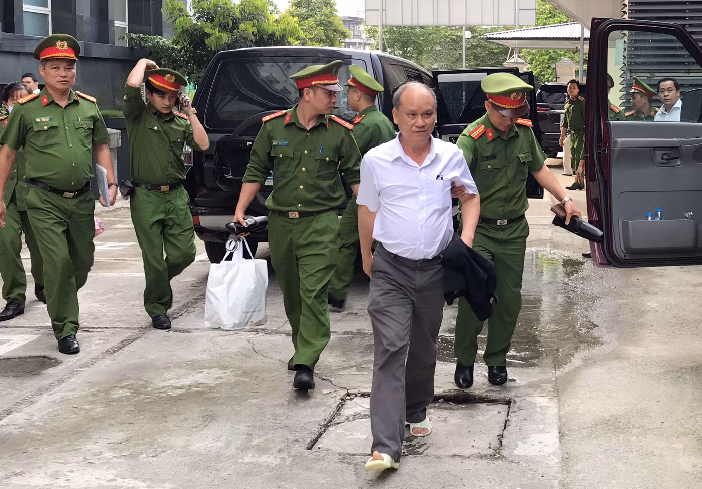 Vụ gian lận thi ở Hòa Bình: Cấp trên ép buộc, giáo viên phải nâng điểm ảnh 3