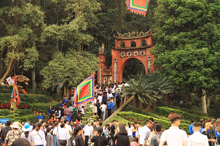 Tuần đầu ra mắt, ‘Tiệc trăng máu’ đạt doanh thu khủng nhất năm 2020 ảnh 4