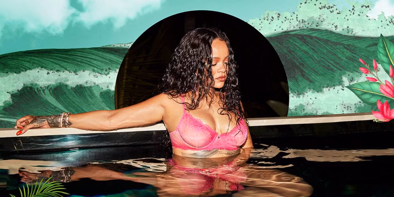 Rihanna bốc lửa với nội y Giáng sinh ảnh 7