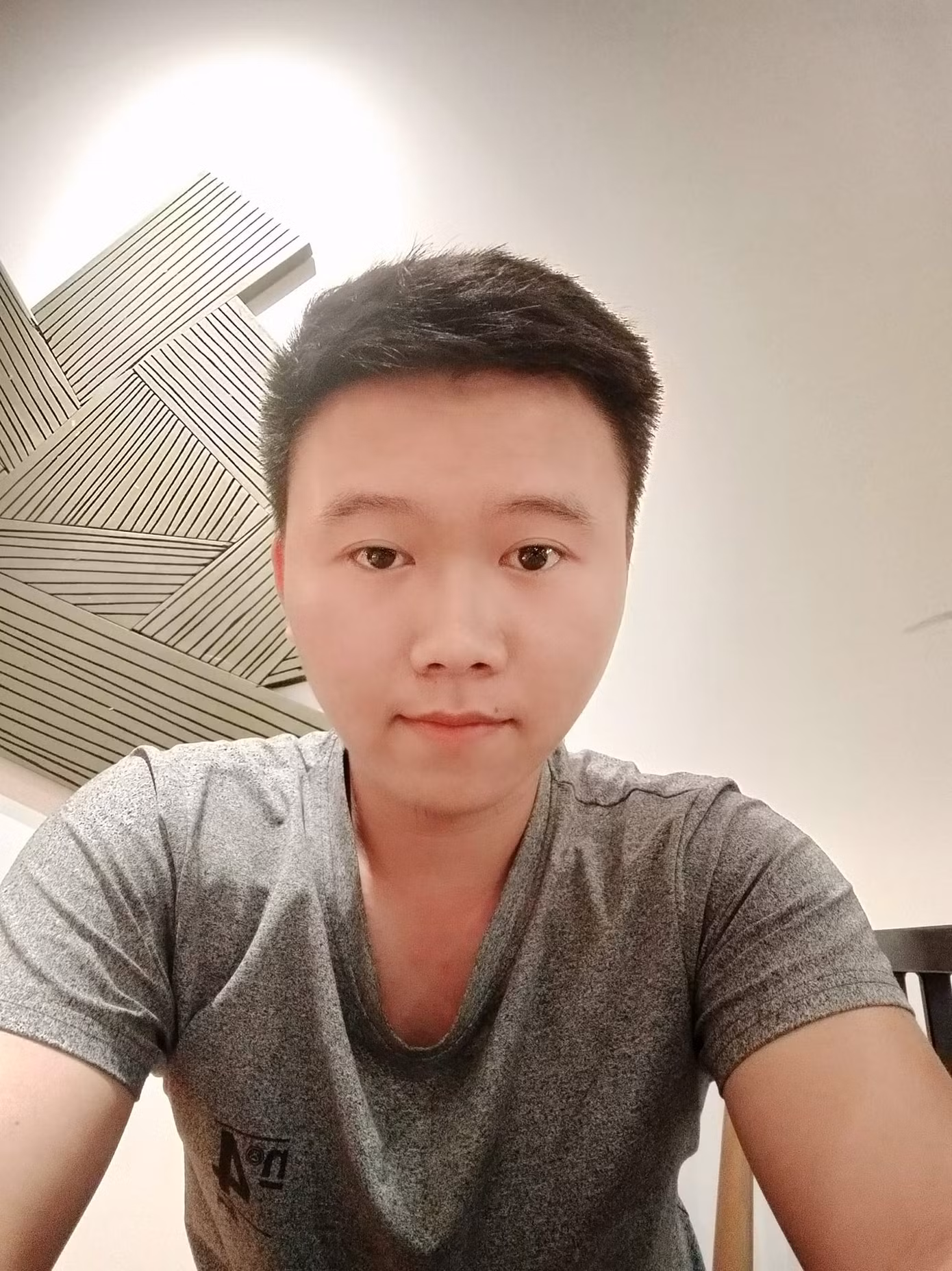 Chàng trai tự tay 'hô biến' phòng trọ 9m2 thành căn studio đẹp bất ngờ ảnh 1