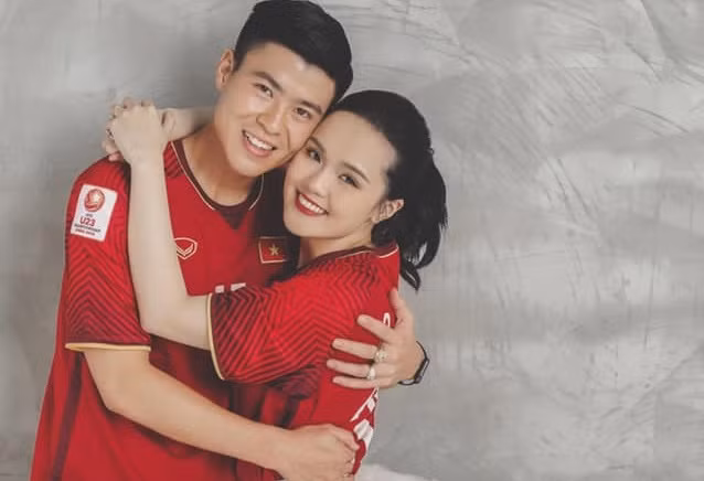 Dính chấn thương, cầu thủ Duy Mạnh vẫn ngọt ngào động viên vợ đừng khóc ảnh 9