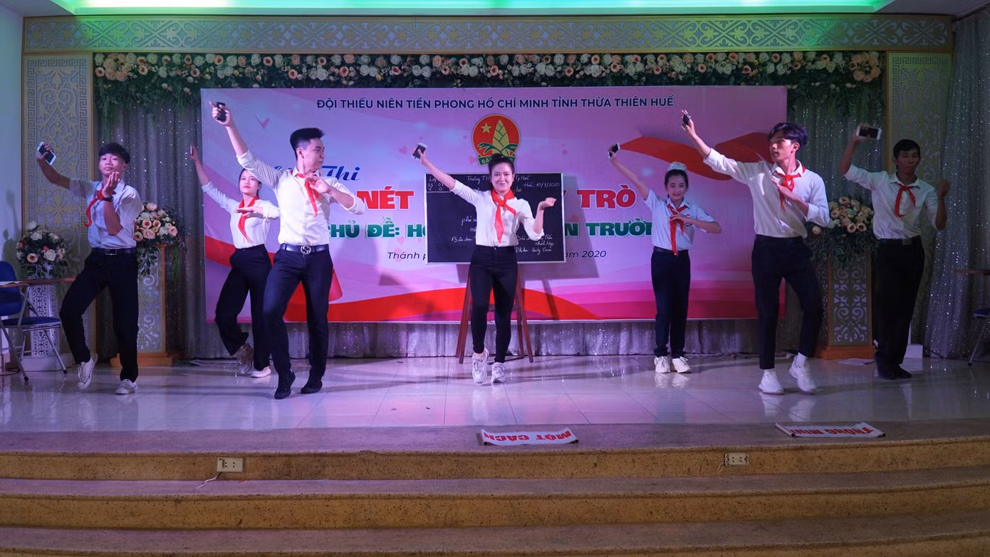 Giáo viên, học sinh xứ Huế trổ tài ‘Nét đẹp thầy trò’ ảnh 5