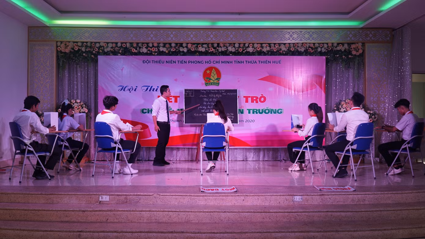 Giáo viên, học sinh xứ Huế trổ tài ‘Nét đẹp thầy trò’ ảnh 11
