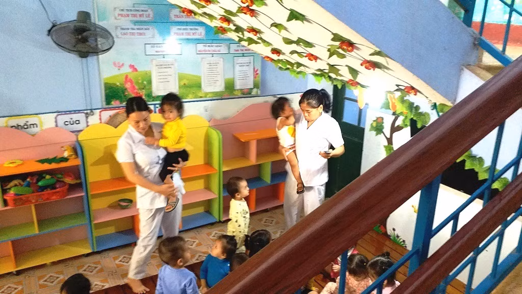 Những bức tranh phấn trắng của thầy Hùng ảnh 3 Những bức tranh phấn trắng của thầy Hùng ảnh 3