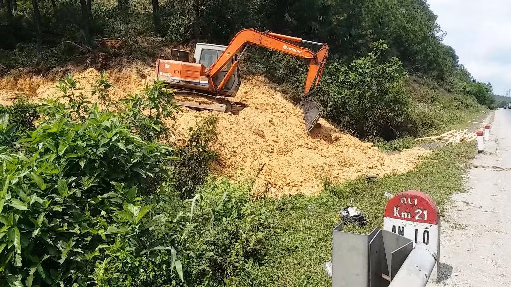 Đốn cây, phá núi mở đường cao tốc đe dọa người đi trên Quốc lộ 1 ảnh 16