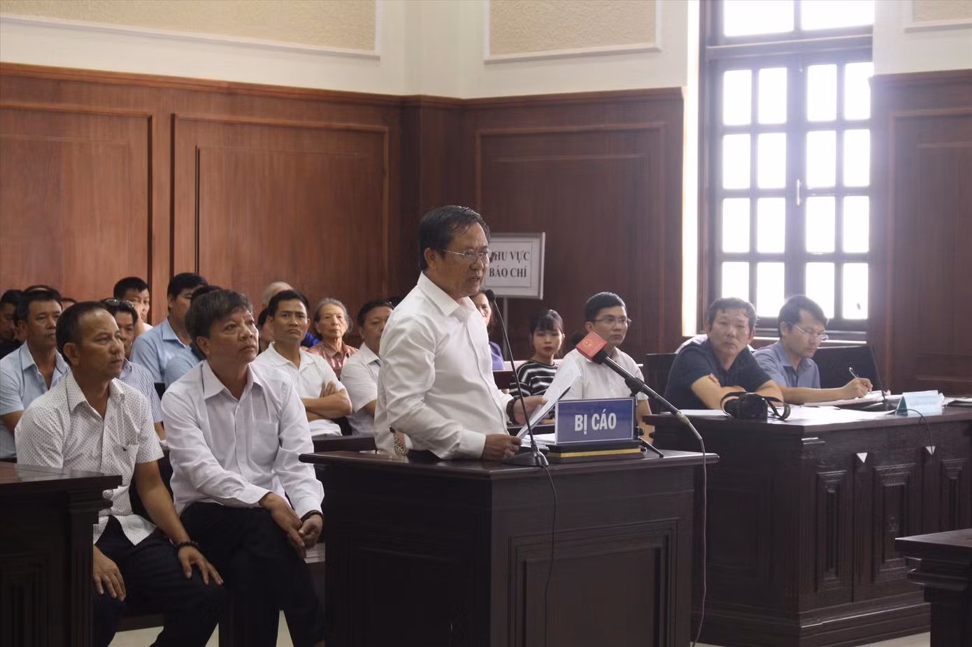 Phúc thẩm kỳ án gỗ trắc: Tòa lại nghị án thêm 7 ngày ảnh 2
