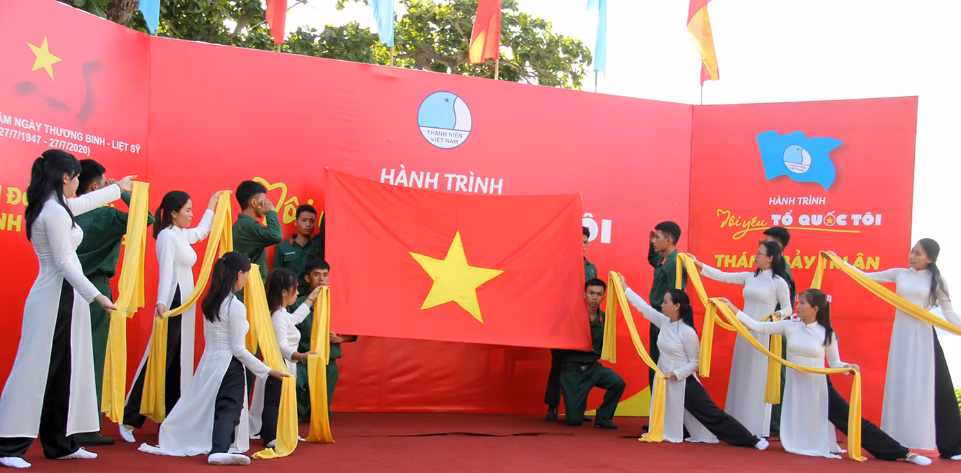 Tháng Bảy tri ân: Hành trình người trẻ về nguồn ảnh 1