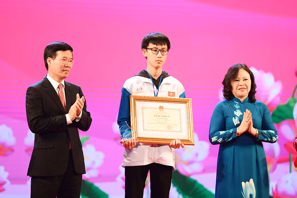 Tuyên dương 130 học sinh, sinh viên là những điển hình xuất sắc ảnh 3