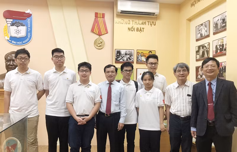 Những gương mặt Vàng tại các kỳ thi Olympic quốc tế 2020 ảnh 8