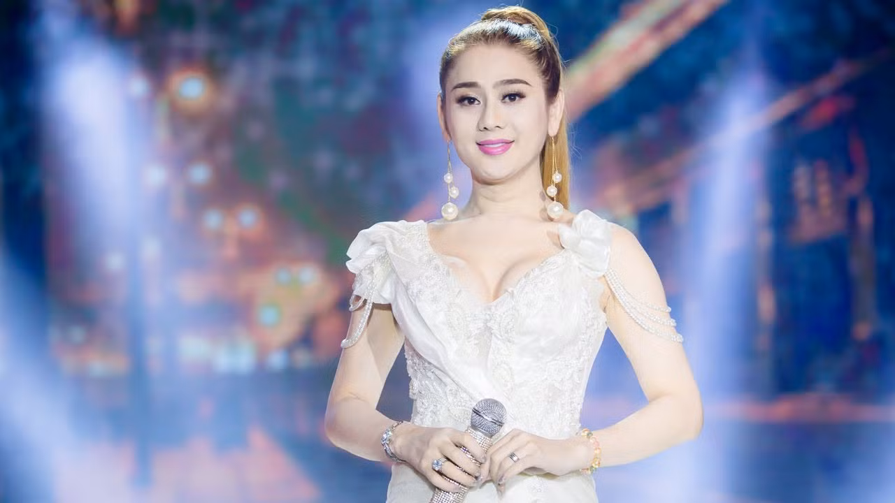 Vì sao bài thơ nói về Quảng Nam của Hoài Linh có giá 700 triệu đồng? ảnh 7