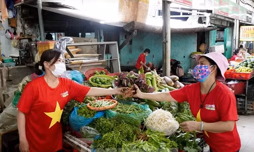 Giải mã video mới của 1977 Vlog: “Cà khịa” cả thế giới, có cả cô gái “nếm bánh kem“ ảnh 7