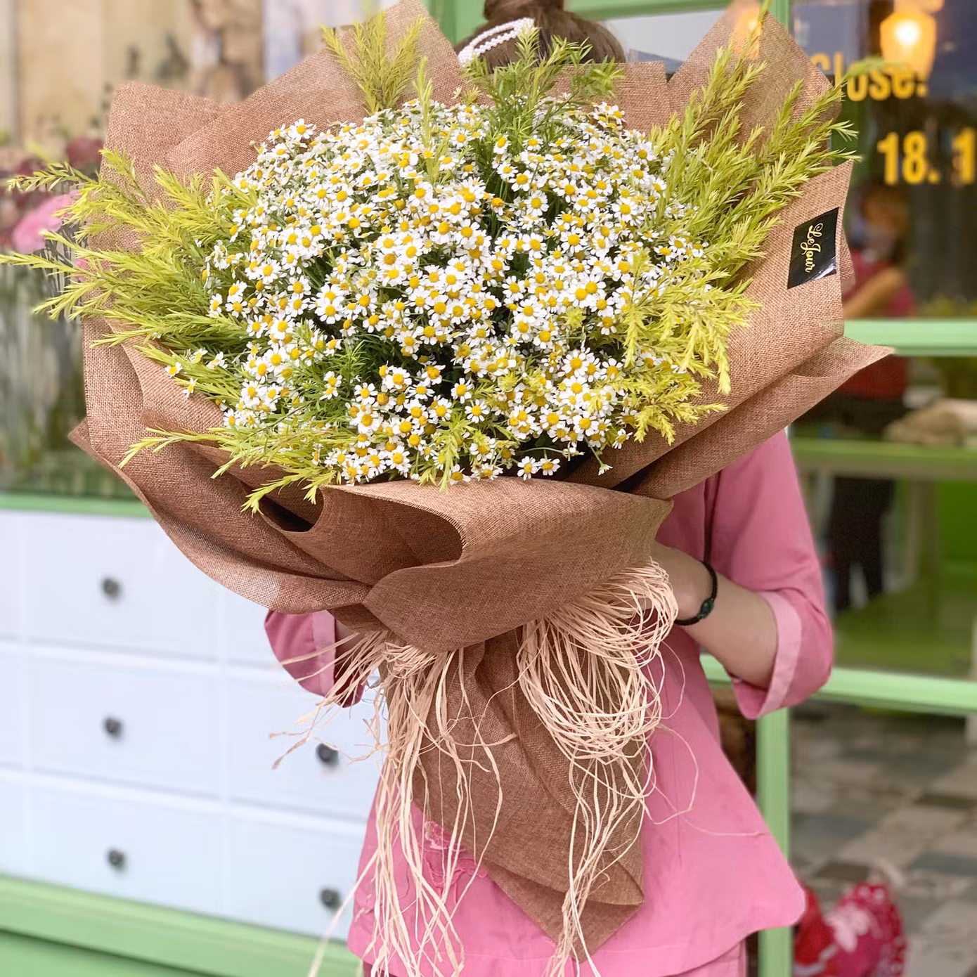 Tuần cuối dịp 20/10, hoa tặng chị em tăng giá mạnh ảnh 3