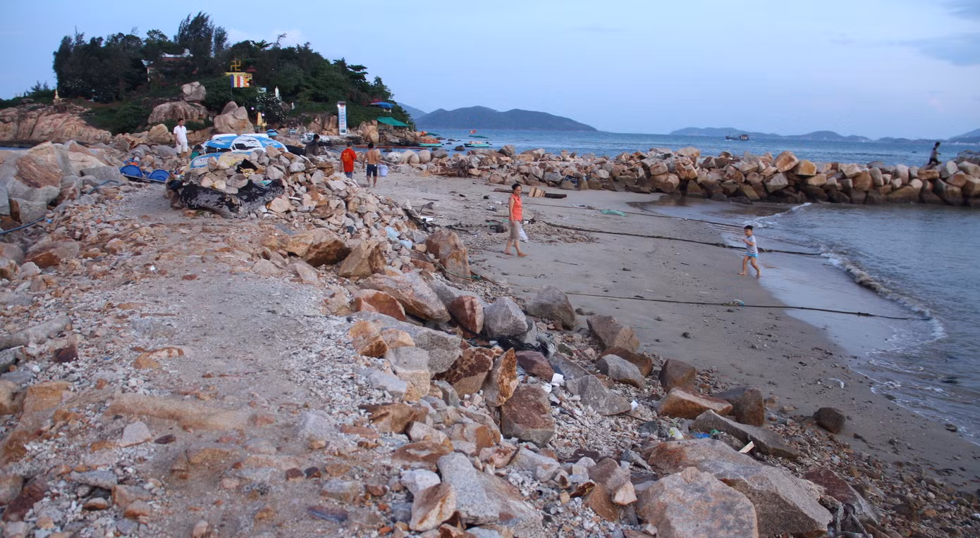 Khánh Hòa lấy lại vịnh làm bãi tắm cho dân ảnh 1 Khánh Hòa lấy lại vịnh làm bãi tắm cho dân ảnh 1