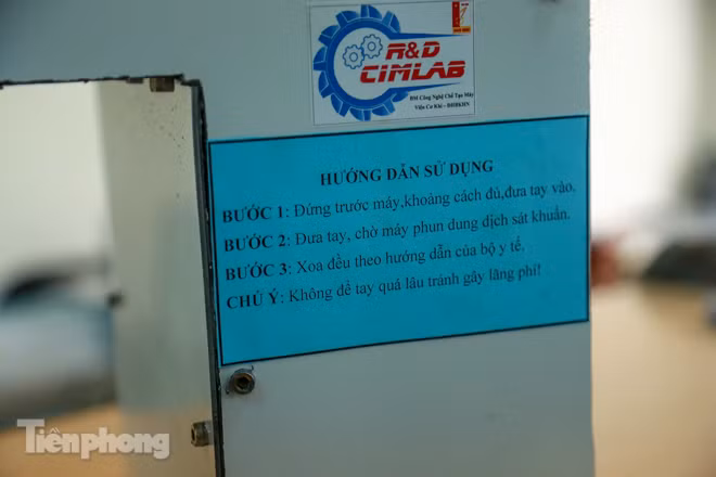 Phòng Covid-19, sinh viên Bách Khoa chế thành công máy rửa tay diệt khuẩn tự động ảnh 8
