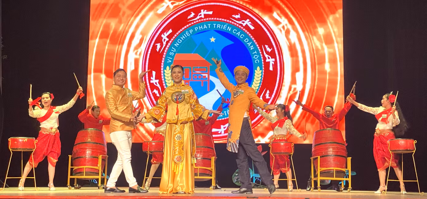 Thanh niên xung kích ở điểm nóng mưa bão ảnh 5 Thanh niên xung kích ở điểm nóng mưa bão ảnh 5