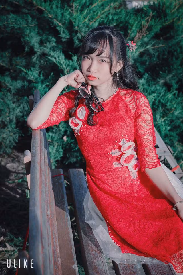 Du học sinh Việt tại LB Nga khoe duyên dáng áo dài ảnh 13