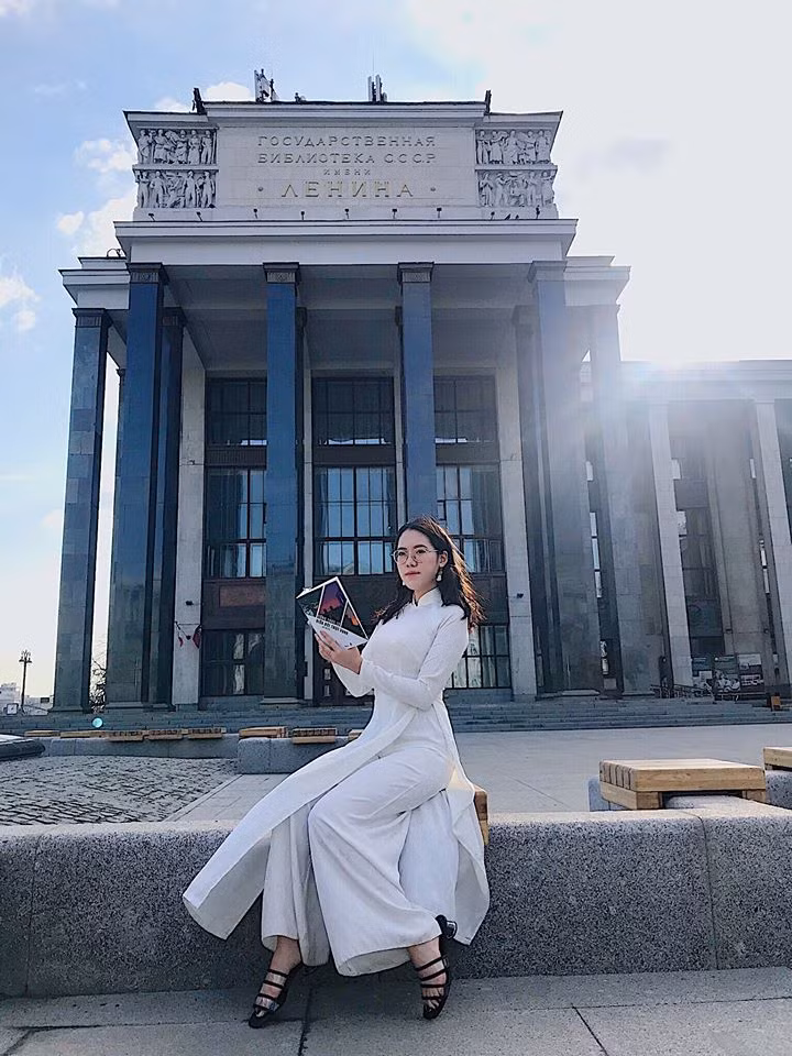 Du học sinh Việt tại LB Nga khoe duyên dáng áo dài ảnh 3