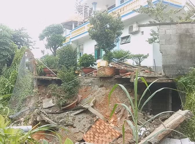 Dự án cống thoát nước dừng giữa chừng, nước lớn làm sập nhà dân ảnh 3