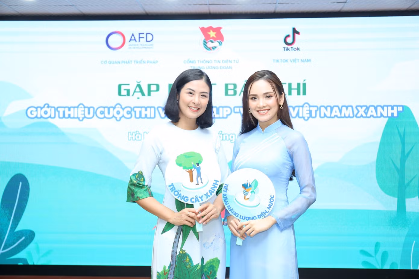 Cùng Hoa hậu Ngọc Hân làm video, clip 'Vì một Việt Nam xanh' ảnh 1