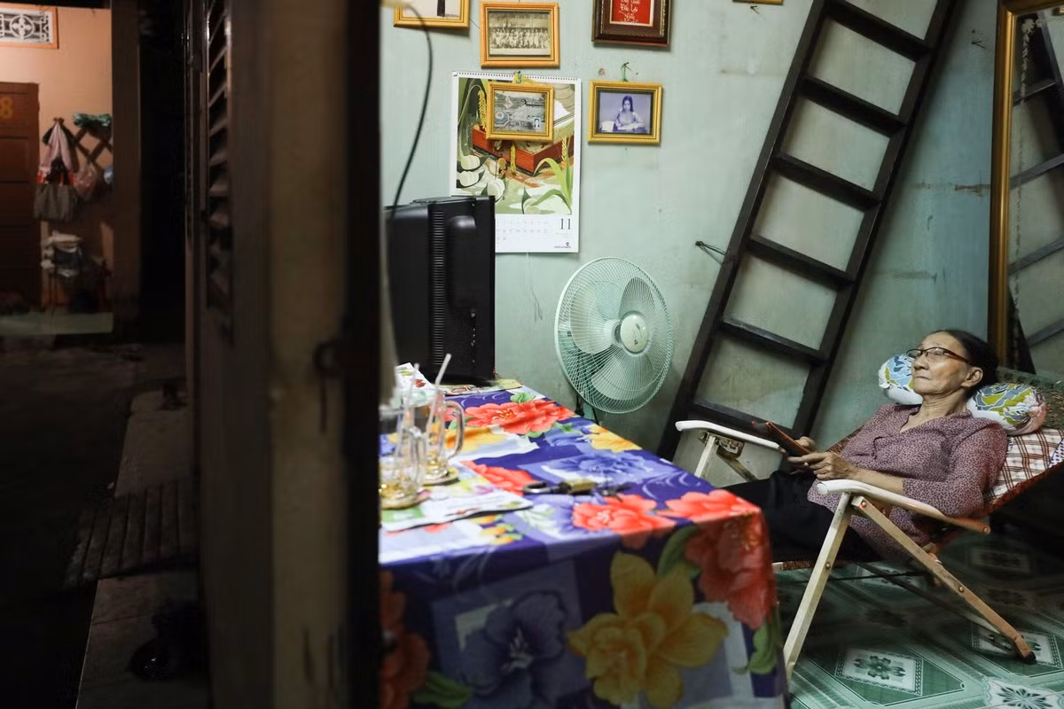 Lớp học miễn phí của bà lão bán vé số ảnh 11
