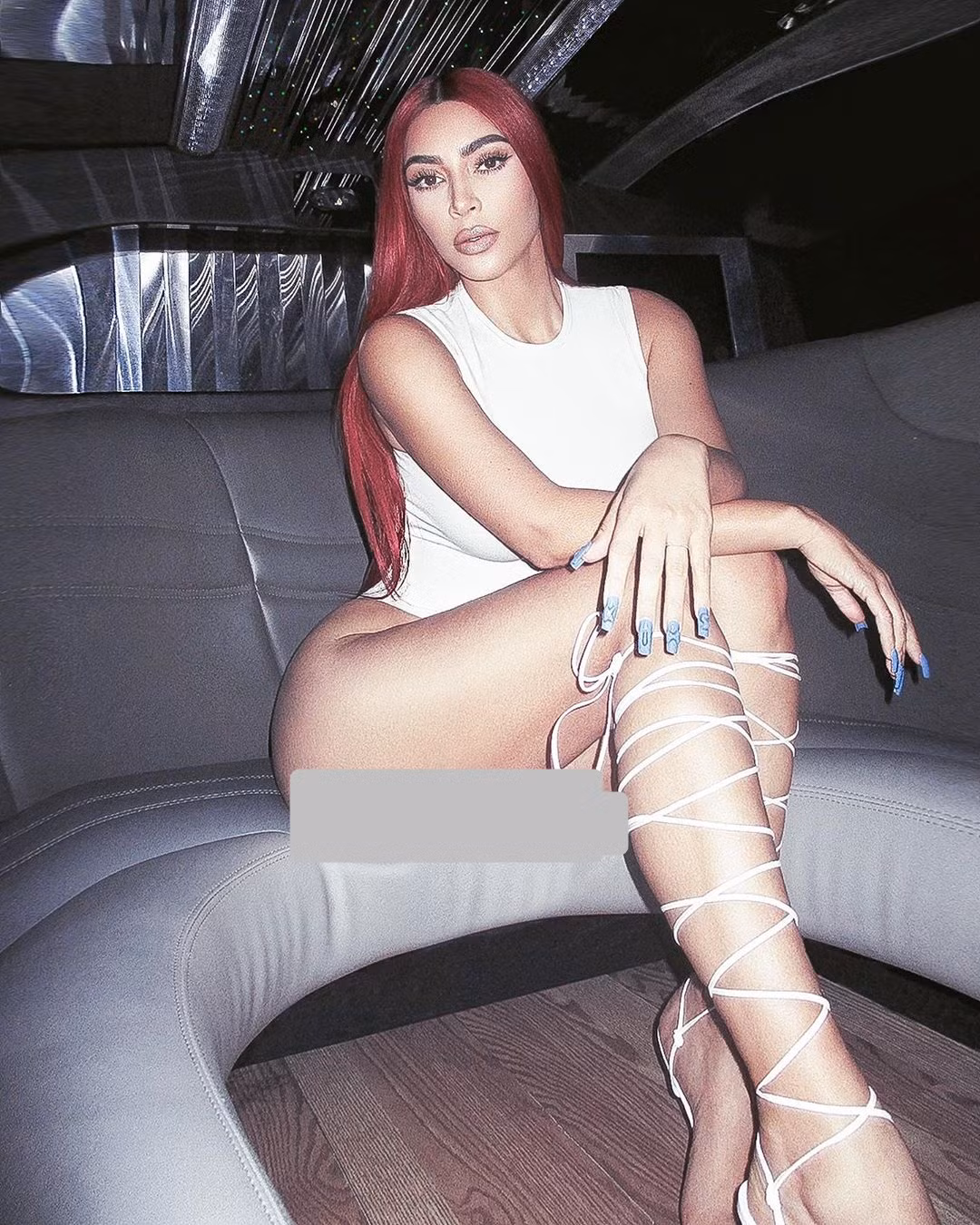 Kim Kardashian diện bodysuit tôn ba vòng 'nảy lửa' ảnh 2