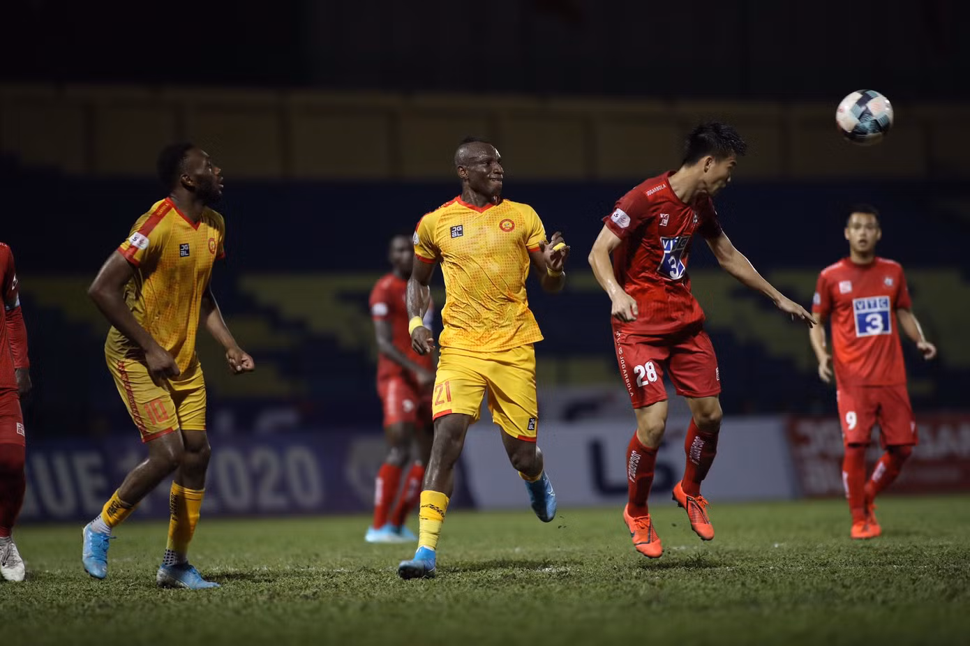 V-League gồng mình trong dịch ảnh 1