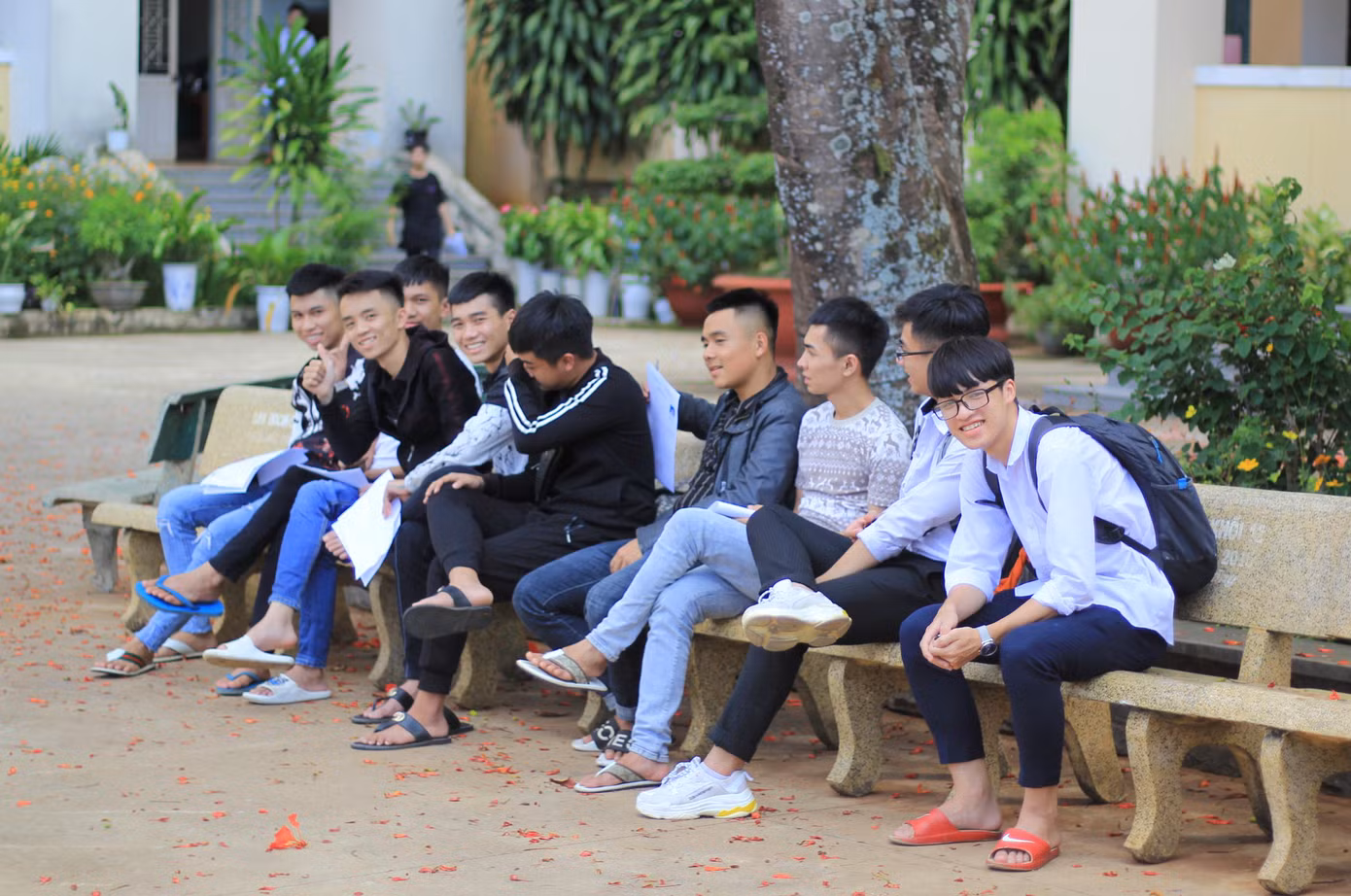 Gia Lai: Đội xe ôm miễn phí sẵn sàng phục vụ thí sinh ảnh 1