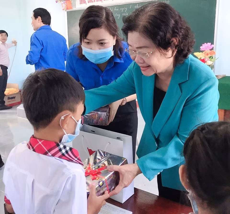 Quỹ học bổng Vừ A Dính hỗ trợ xây dựng 'trường đẹp cho em' ảnh 2