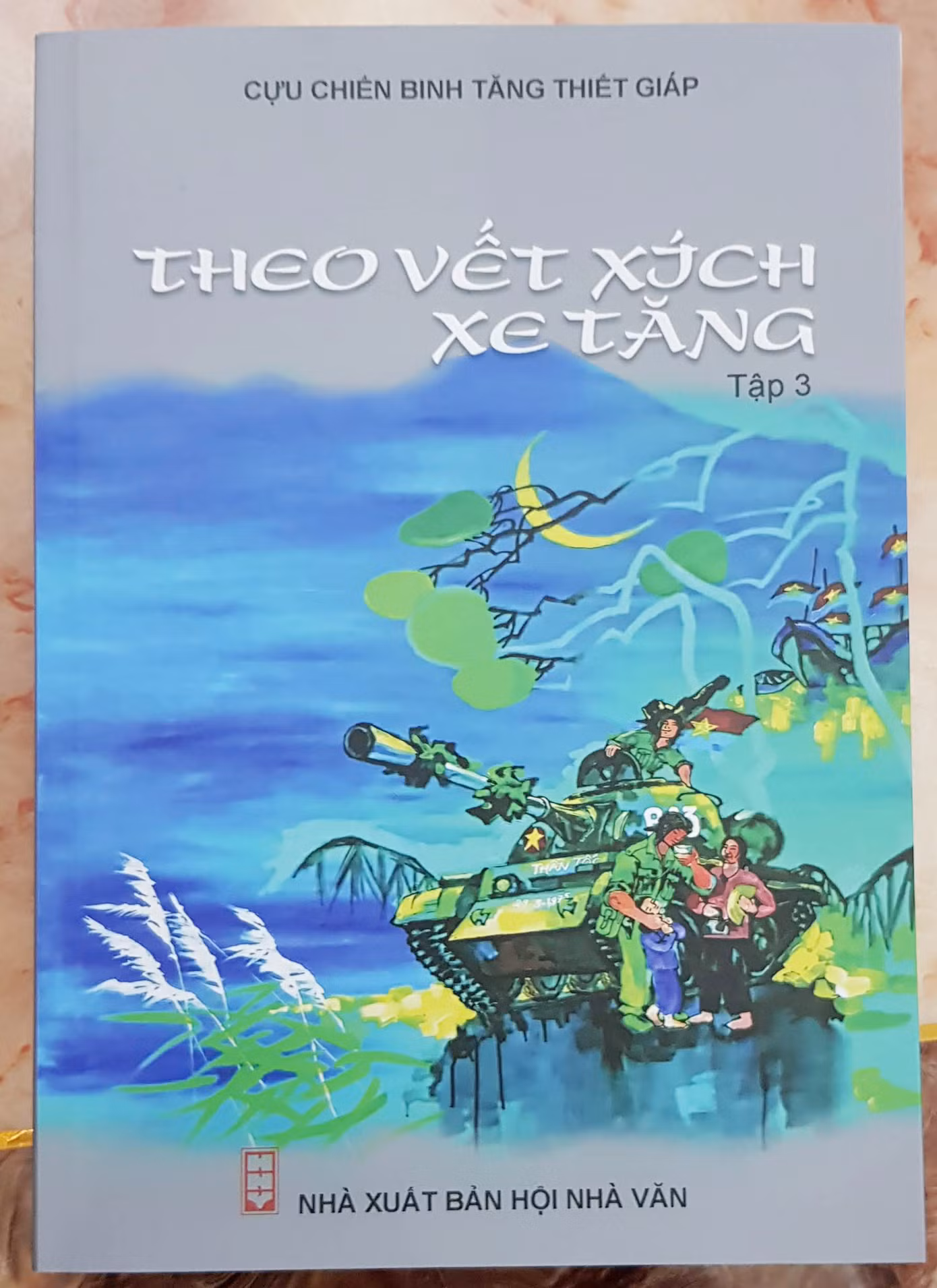 Khi lính xe tăng viết sách ảnh 1
