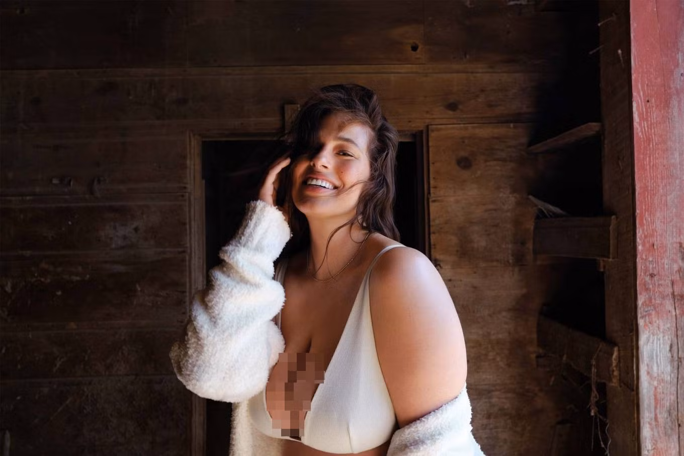 Đường cong 'gái một con' đẫy đà bốc lửa của mẫu ngoại cỡ Ashley Graham ảnh 7