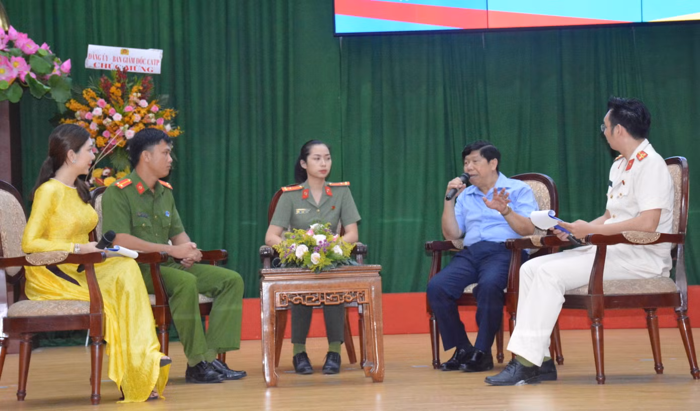Công an TPHCM tuyên dương 26 cán bộ Đoàn tiêu biểu ảnh 2