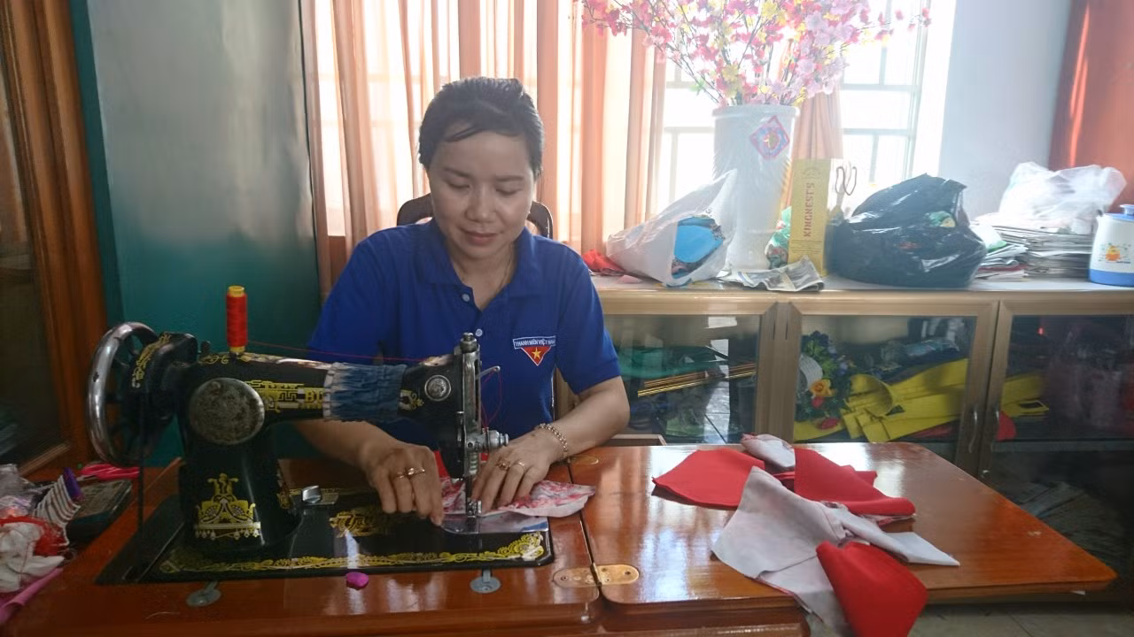Thanh niên Cần Thơ may 2000 khẩu trang phục vụ học sinh phòng dịch ảnh 2